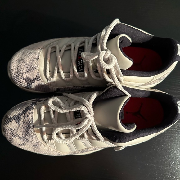 AIR JORDAN 11 RETRO LOW LE - Picture 2 of 5